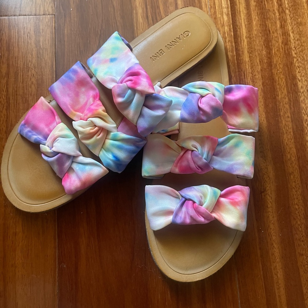 Gianni Bini Sandals Like New BEEKAN